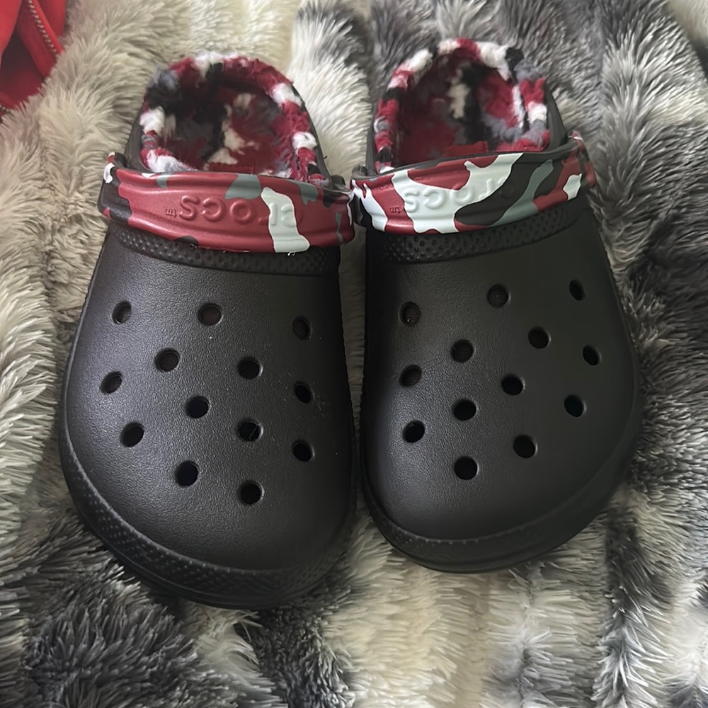Black crocs with multicolor fur